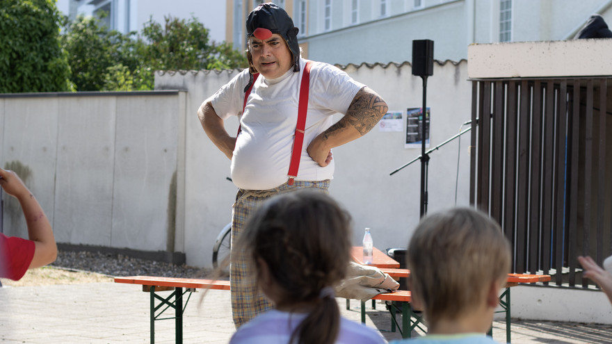 Clown mit Kindern