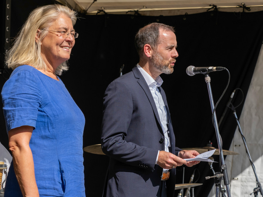 Kanzlerin und Präsident auf der Bühne