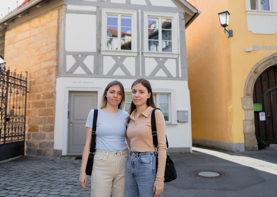 Mariia (l.) und Anastasiia konnten zunächst im neu eingerichteten Internationalen Gästehaus der Universität unterkommen.