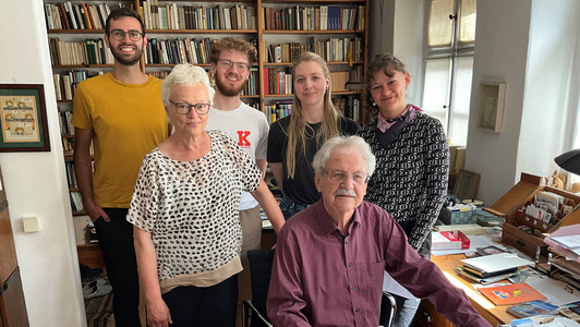 Studierende mit Heidrun Alzheimer und Paul Maar