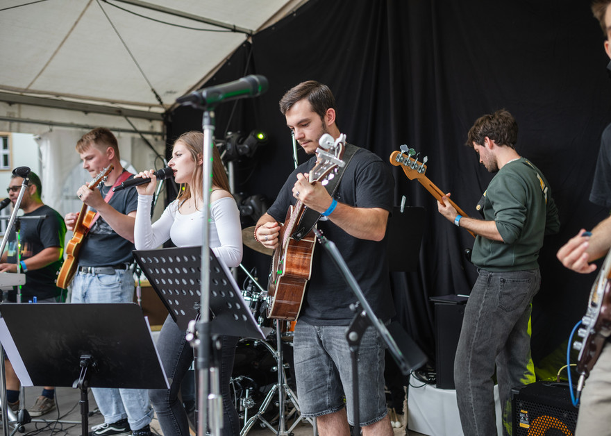 Band auf der Bühne