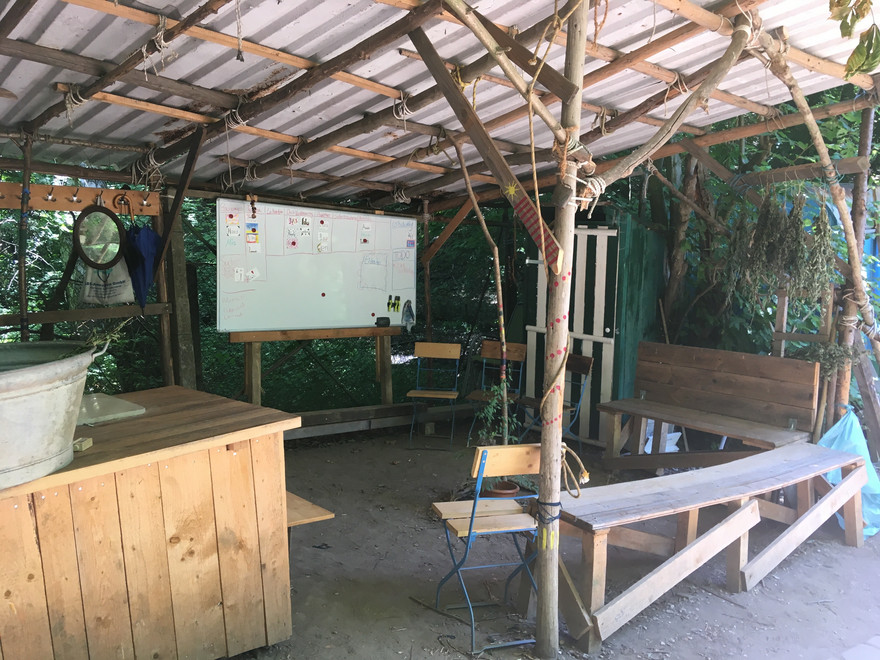 Unterstand mit Küche der Montessorischule Forchheim