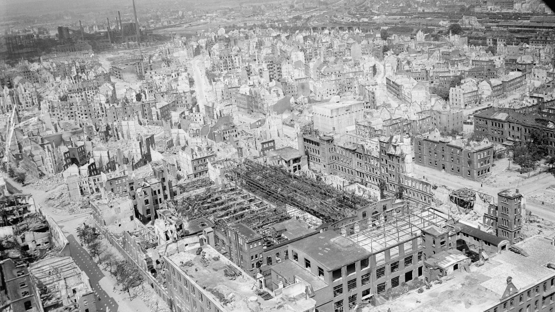 Luftaufnahmen von Schäden in Nürnberg, verursacht durch den Zweiten Weltkrieg 