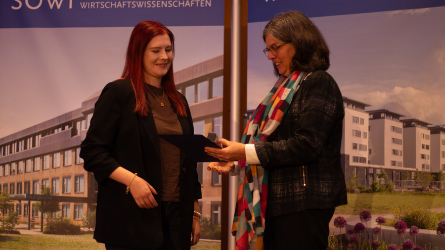 Diversity-Preisträgerin mit Sabine Vogt