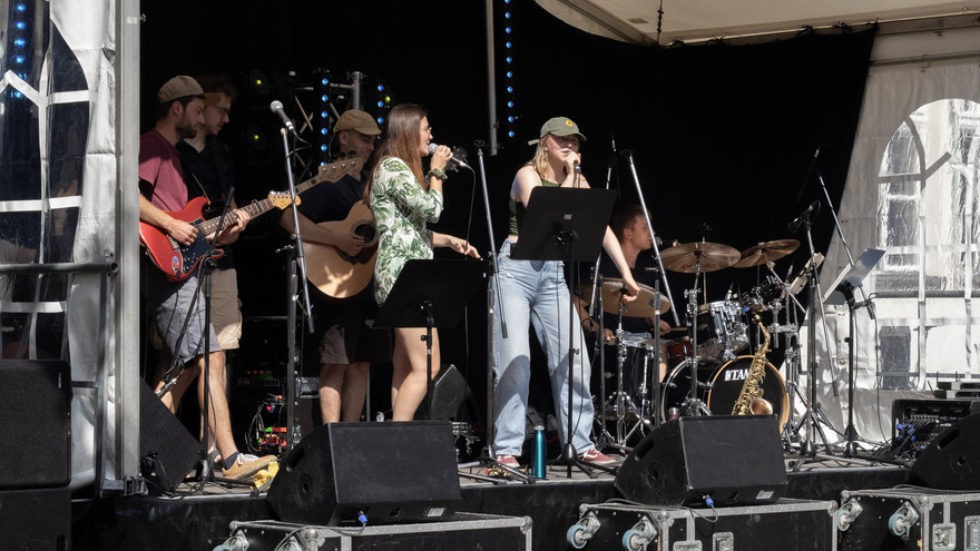 Band auf der Bühne