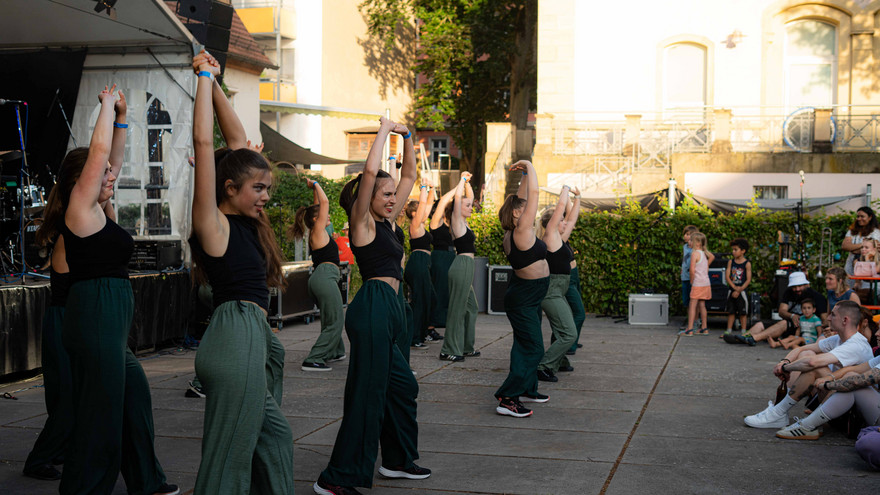 Uni Dance Team zeigt neue Choreografien auf der Bühne des Unfests