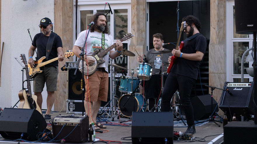 Band The Transfarmers auf der Bühne