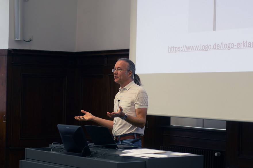 Soziologe Rasmus Hofmann sprach mit den Kindern unter anderem über Ursachen und Folgen der Erderwärmung.