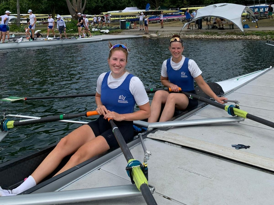 Viola Schenk und Corinna Schmitt bei der Deutschen Hochschulmeisterschaft im Rudern.
