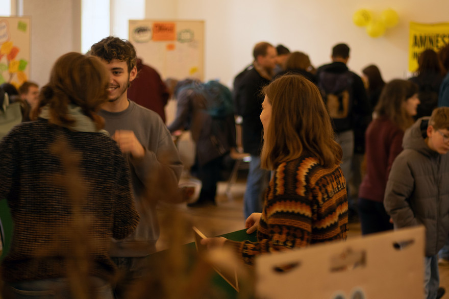 Beim Markt der Möglichkeiten stellten sich zahlreiche Initiativen und Organisationen aus Stadt und Universität vor.
