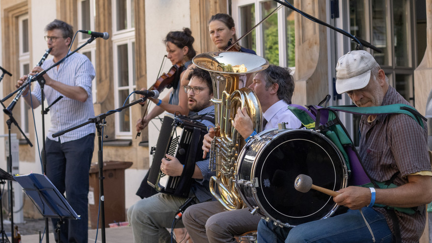 Band auf der Bühne
